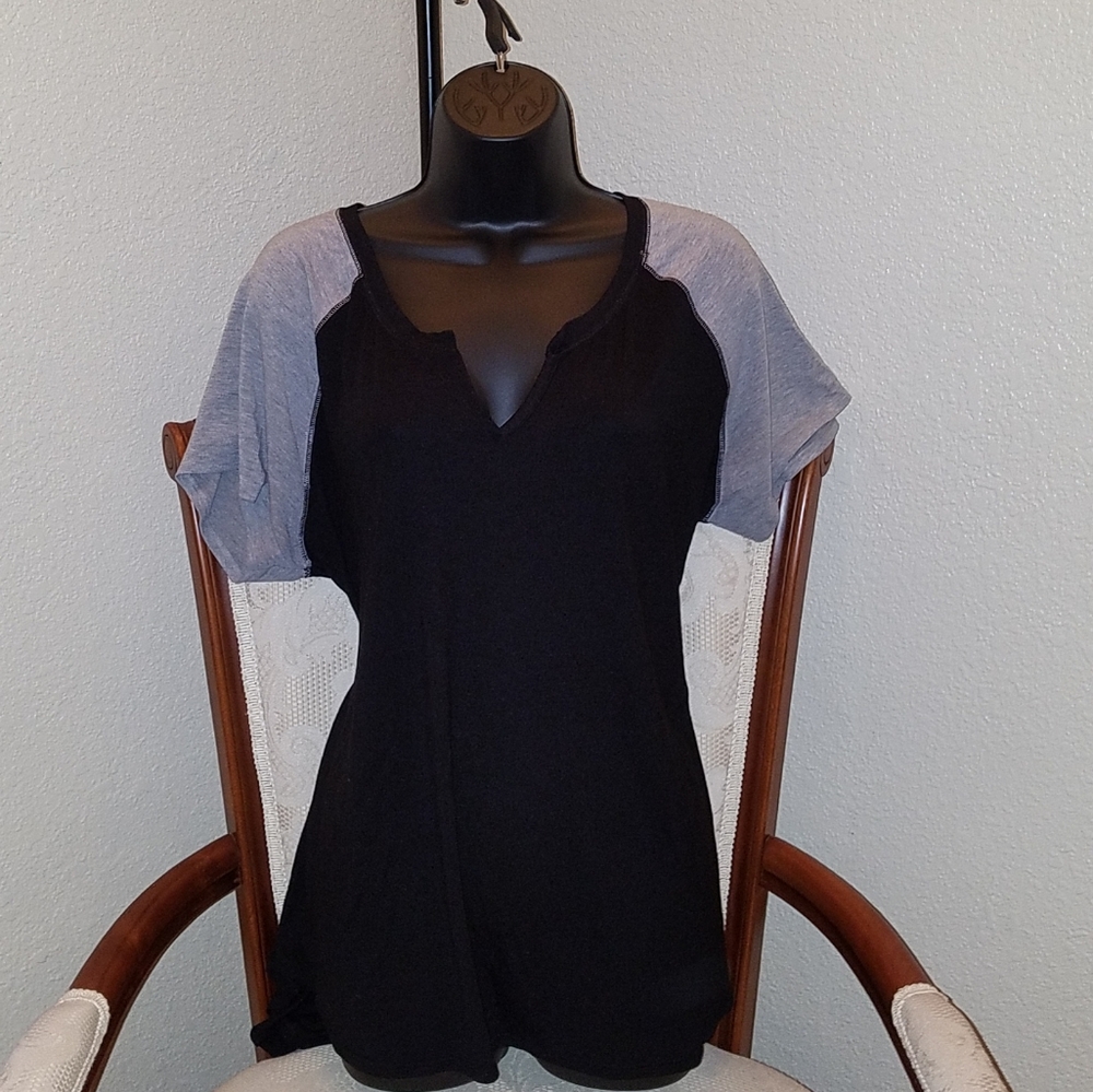 Rue21 black and grey tee